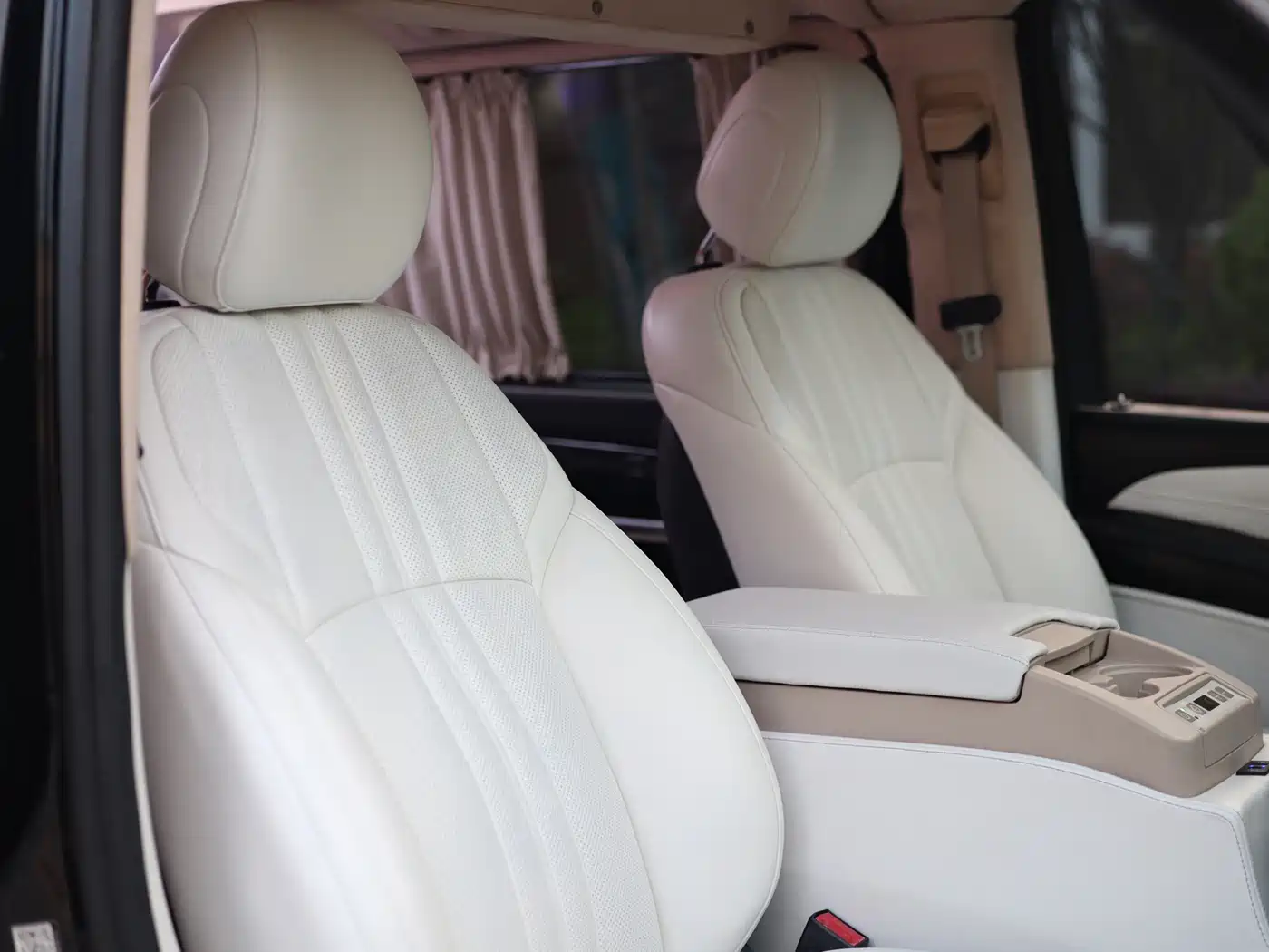 Mercedes-Benz V-Class 2018 V 260 L Premium Long Wheelbase Edition China VI фото 40