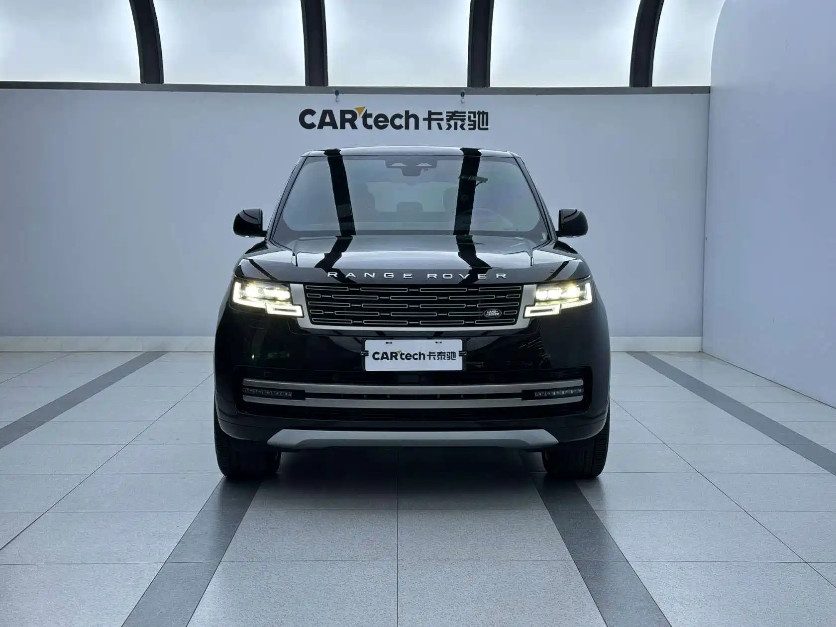 Photo 2 - Land Rover Range Rover