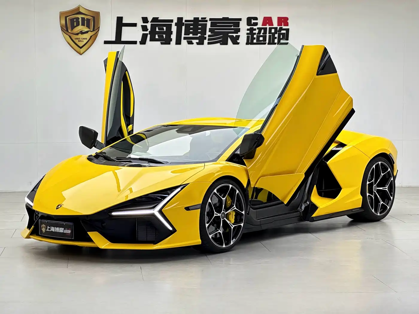 LAMBORGHINI REVUELTO