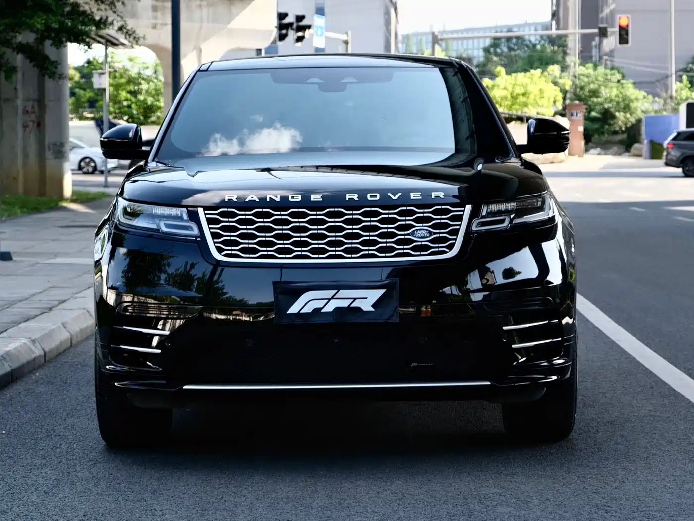 Land Rover Range Rover Velar 2022 250PS Golden Collector's Edition фото 2