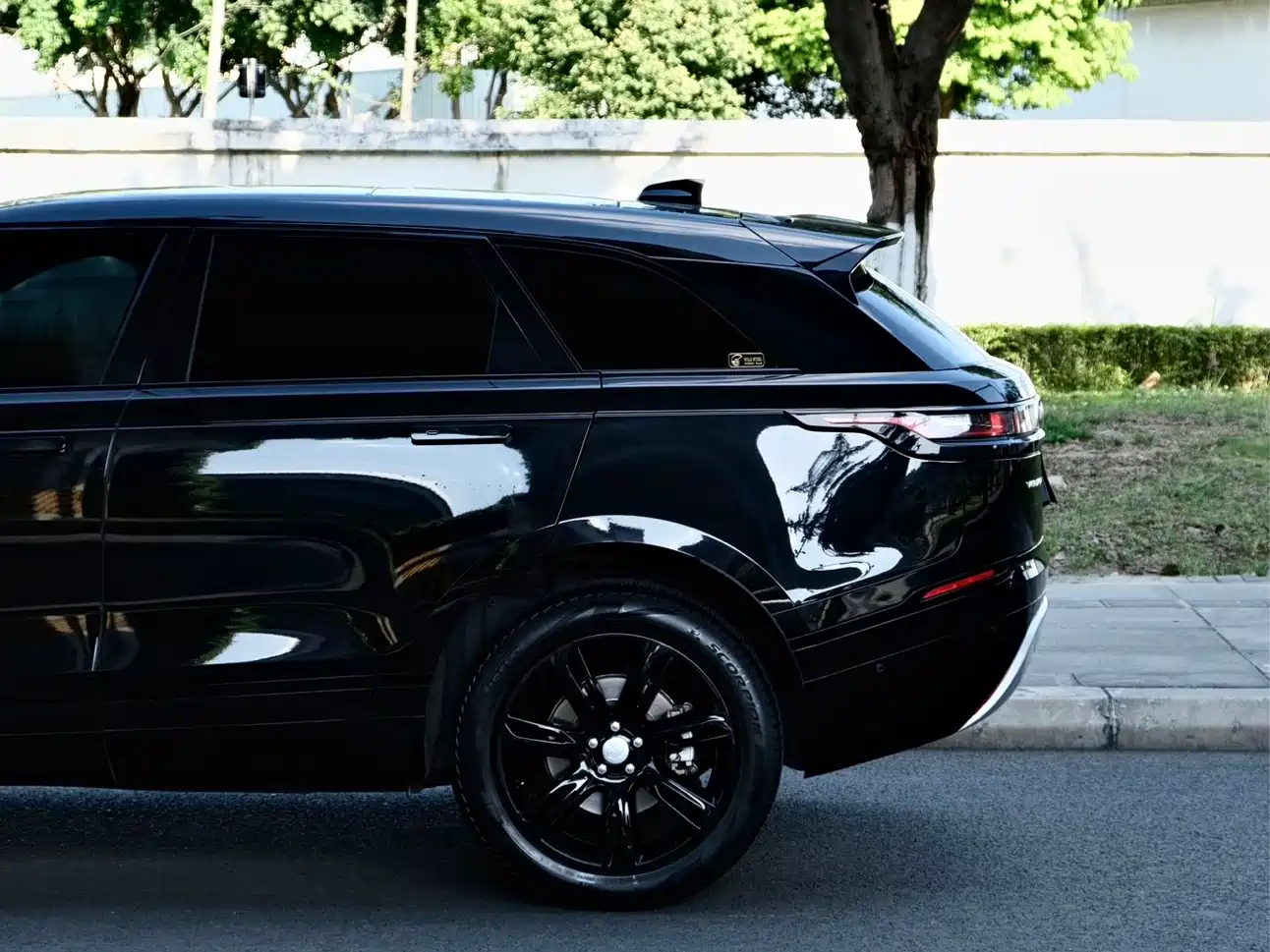 Land Rover Range Rover Velar 2022 250PS Golden Collector's Edition фото 5