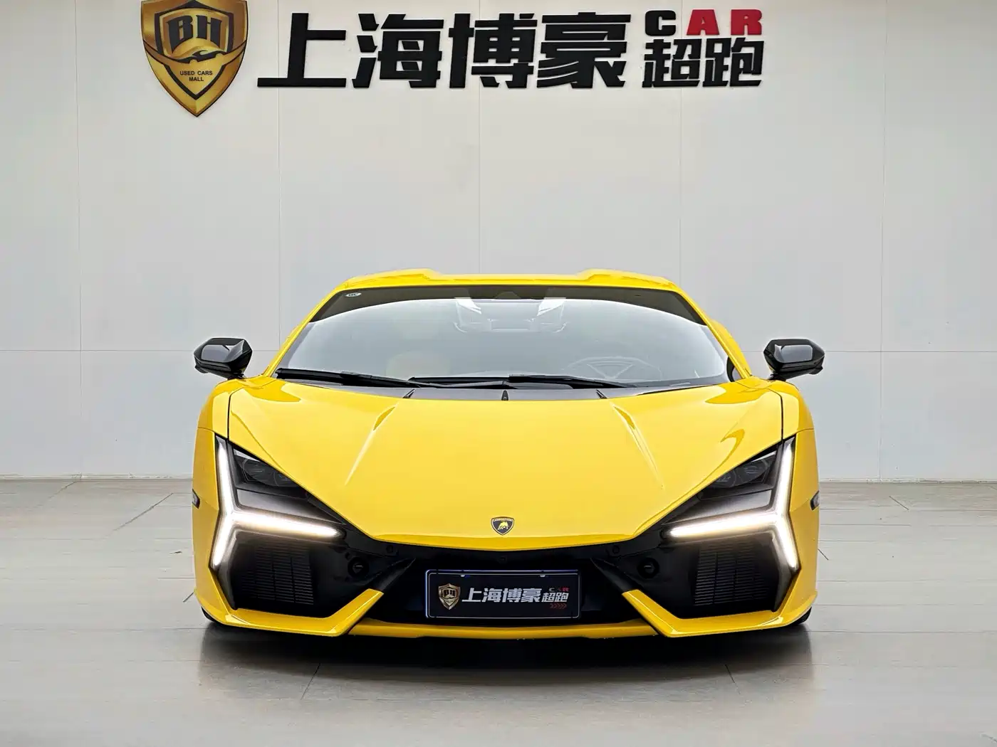 LAMBORGHINI REVUELTO