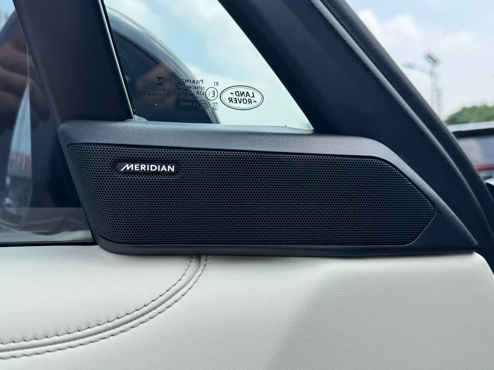 Photo 14 - Land Rover Range Rover
