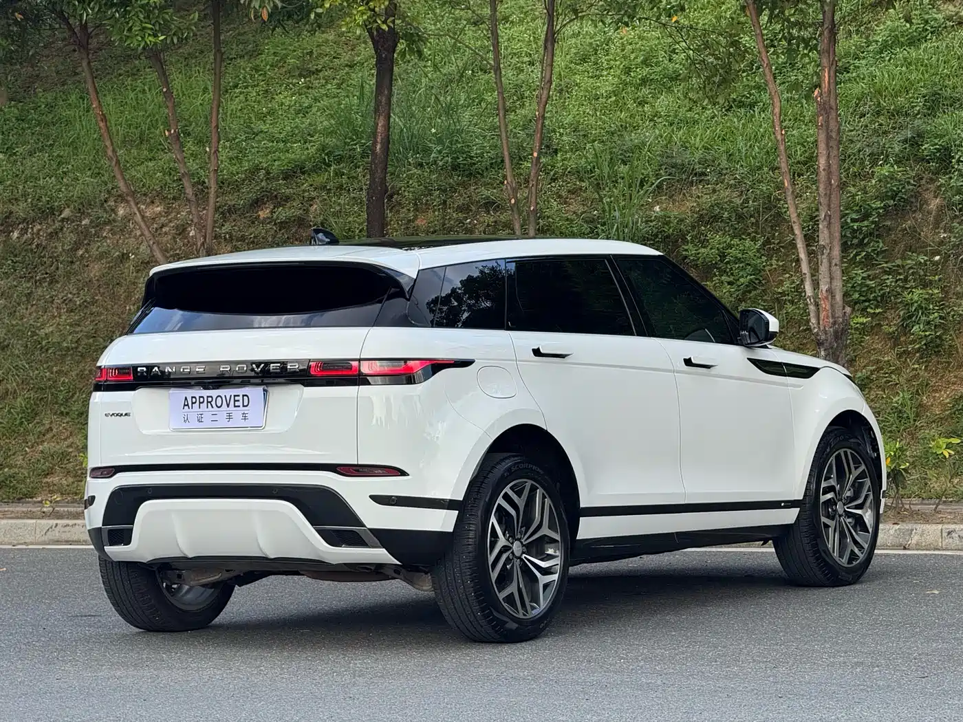 Land Rover Range Rover Evoque 2022 Range Rover Evoque L 200PS R-Dynamic Standard Elite Edition фото 9