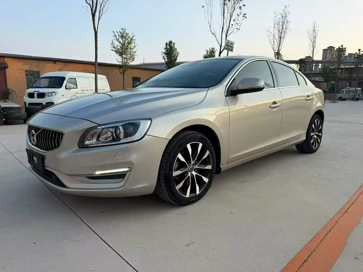 Фото 1 - Volvo S60