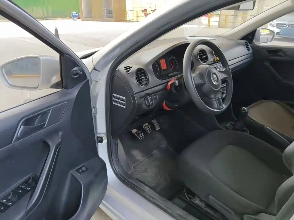 صورة 16 - Volkswagen Jetta