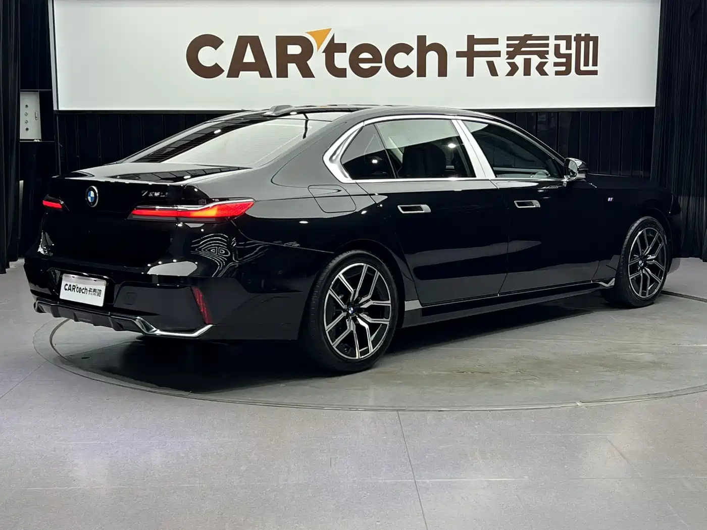 BMW 7 Series 2023 Model 735Li M Sport Package фото 6