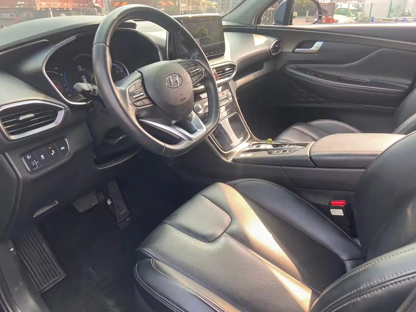 Фото 4 - Hyundai Santa Fe