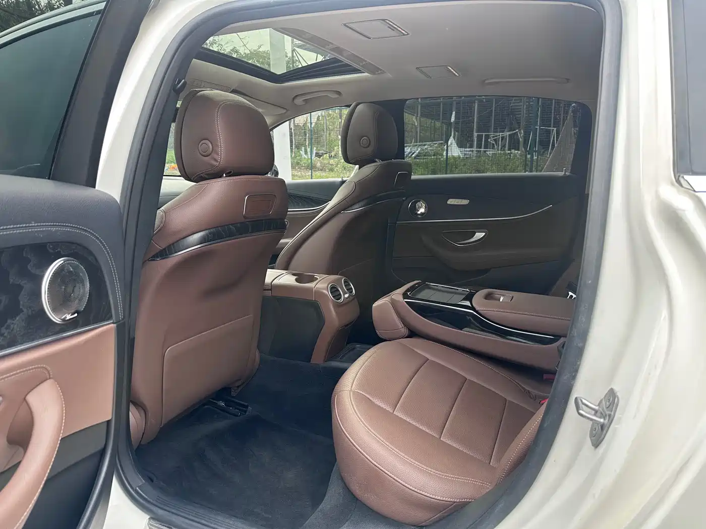 Mercedes-Benz E-Class 2016 E 200 L Sport Type фото 8