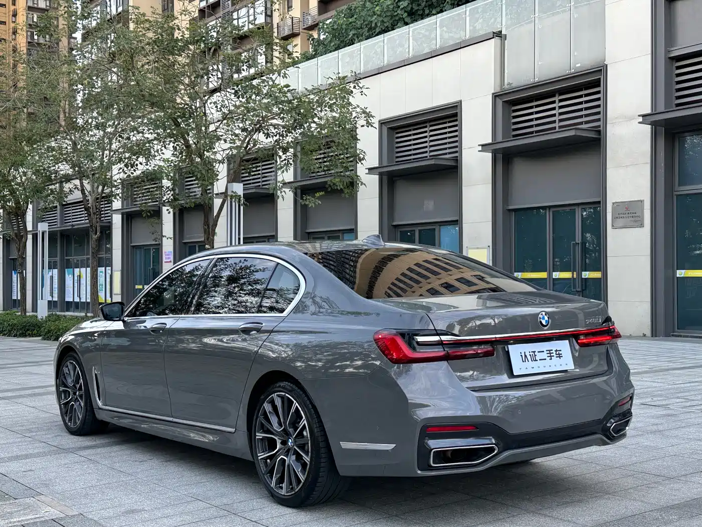 BMW 7 Series 2019 740Li Exclusive M Sport Package фото 12