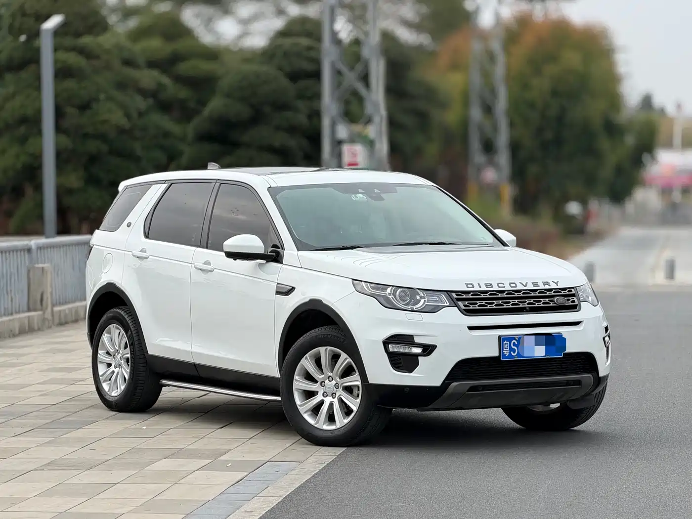 Land Rover Discovery Sport 2017 2.0T SE фото 5
