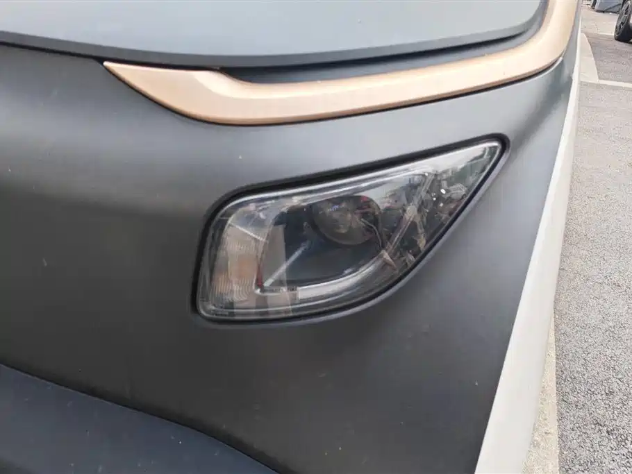 BAOJUN E200