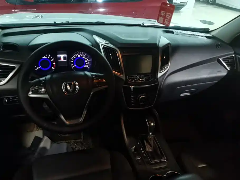 Фото 12 - Changan CS75