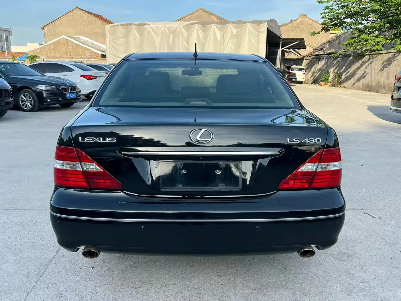 Фото 9 - Lexus LS