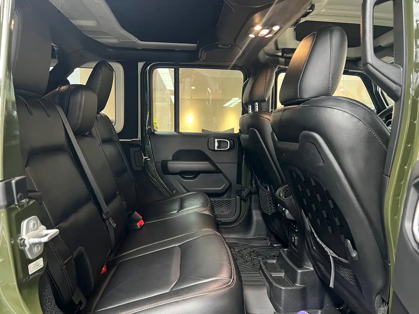 Photo 11 - Jeep Wrangler