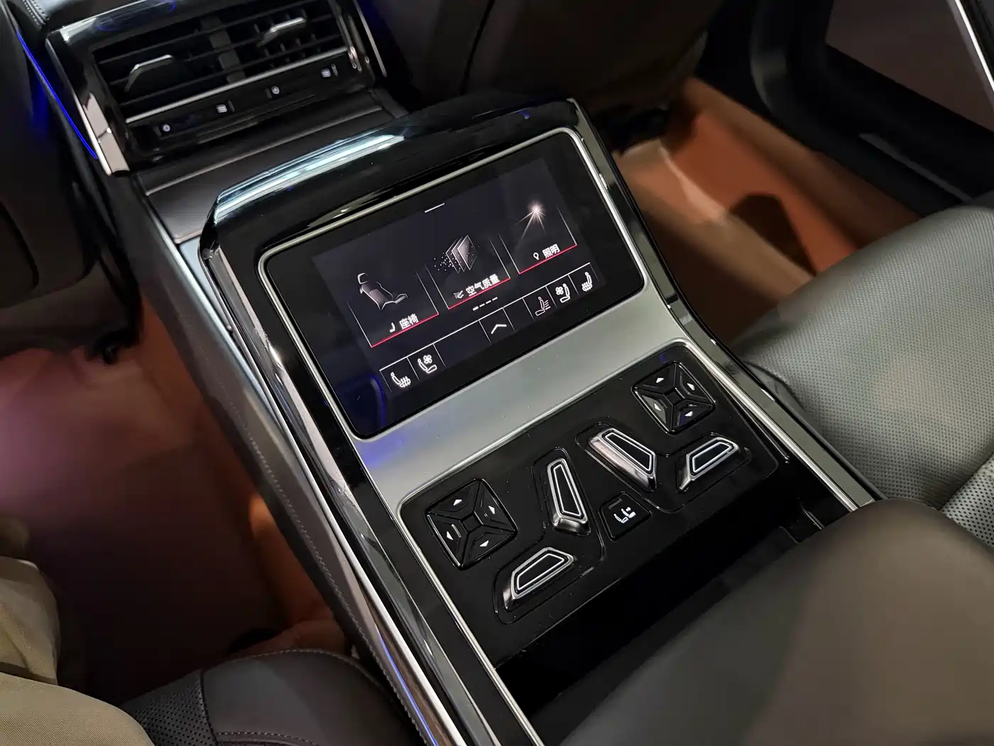 Photo 9 - Audi A8