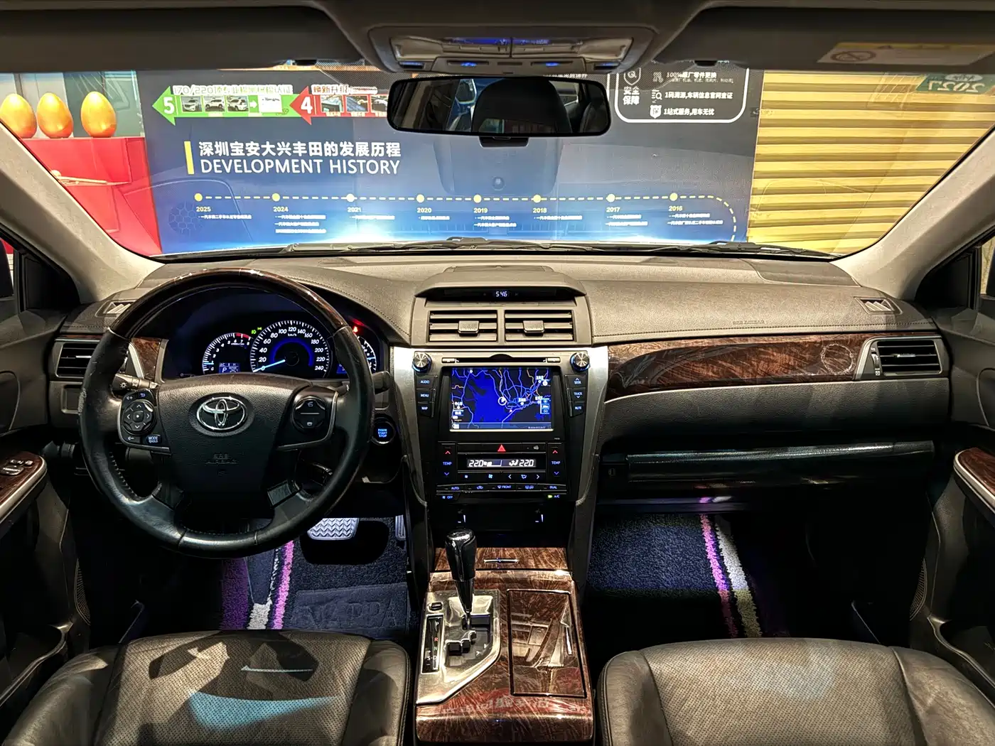 Toyota Camry 2015 2.5G Luxury Navigation Edition фото 13