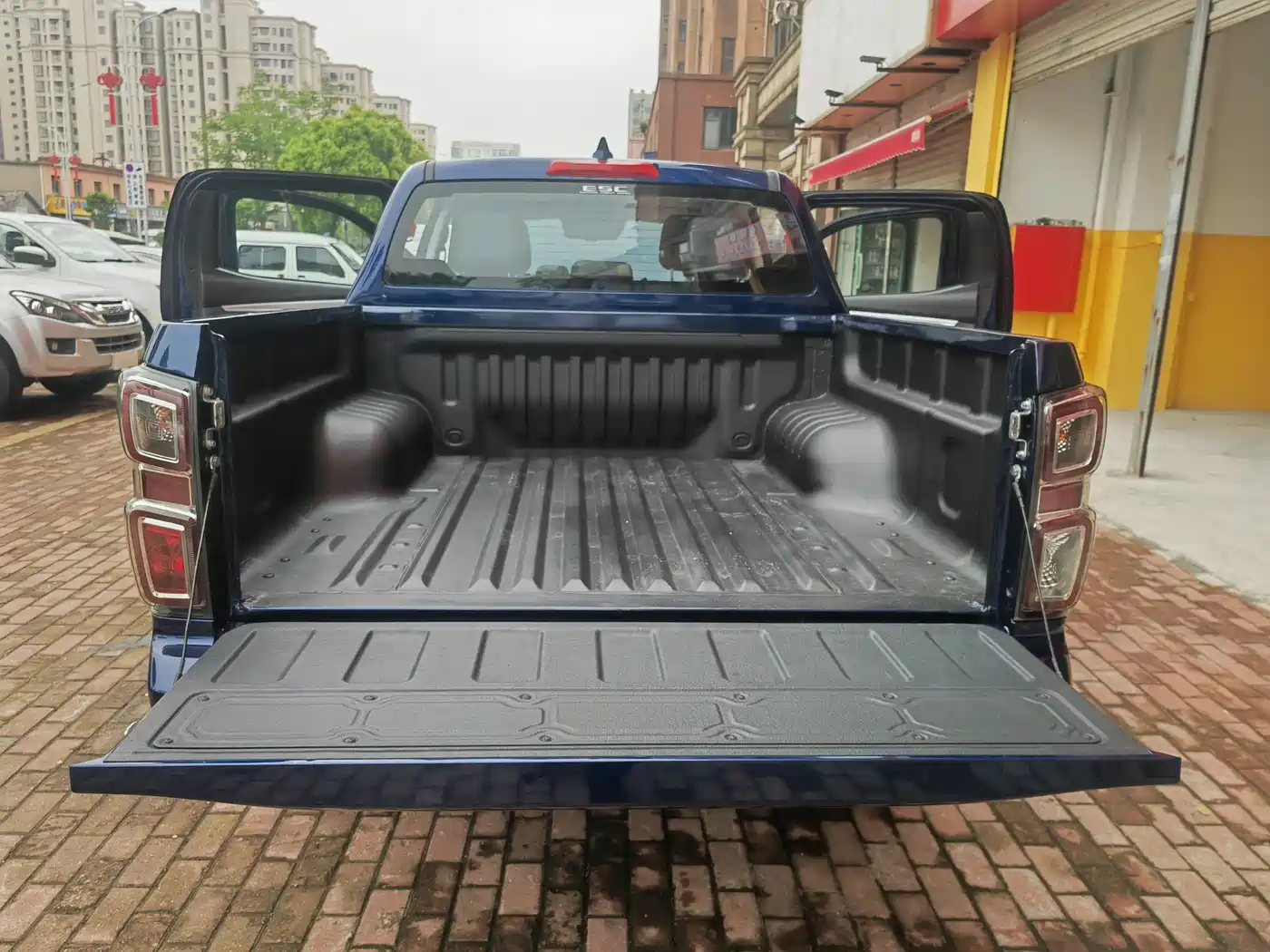 Isuzu D-MAX 2023 1.9T Auto 4WD V-CROSS Yue Ling Edition фото 6