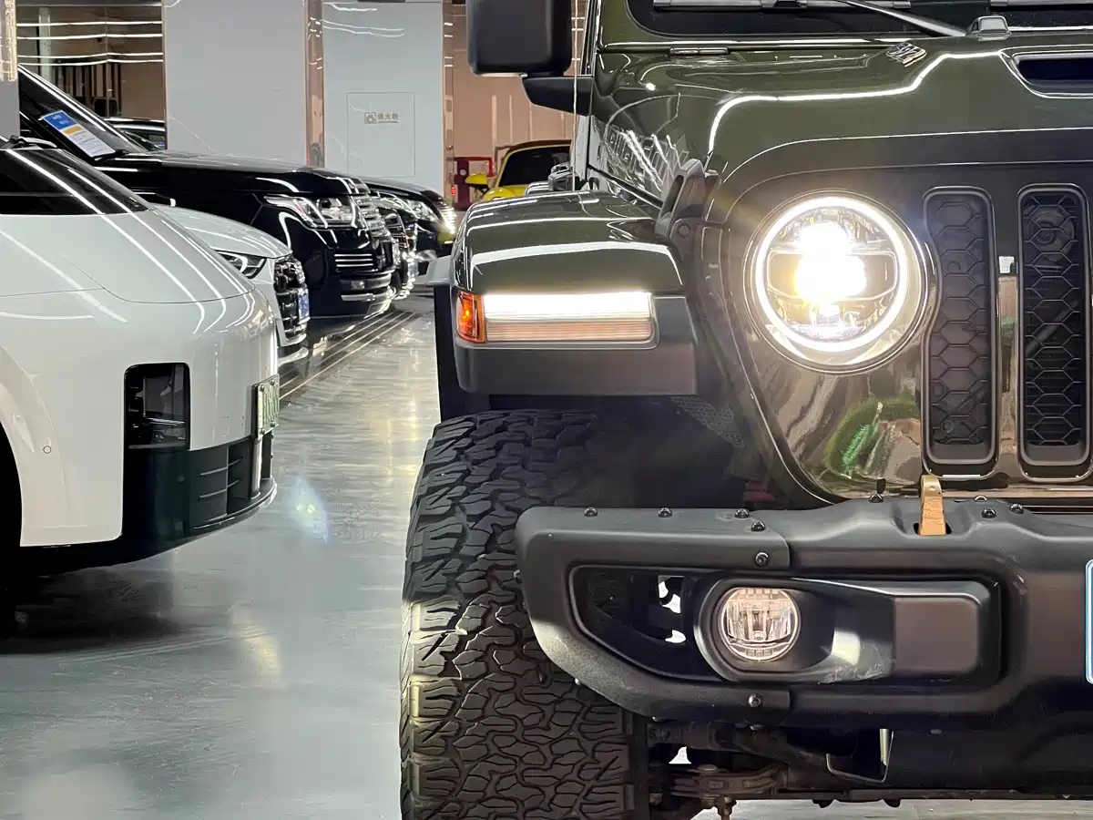 Photo 22 - Jeep Wrangler