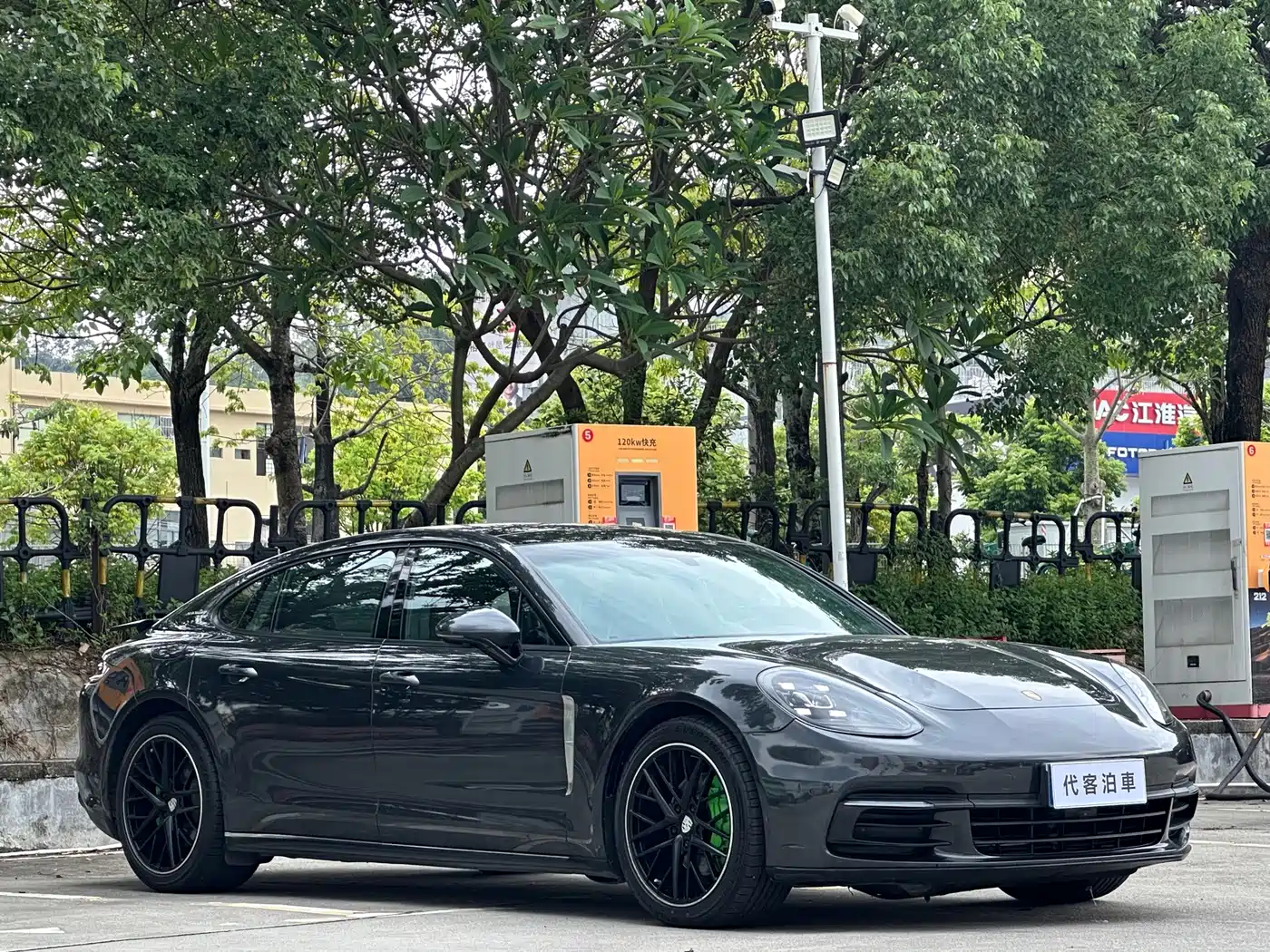 Фото 3 - Porsche Panamera