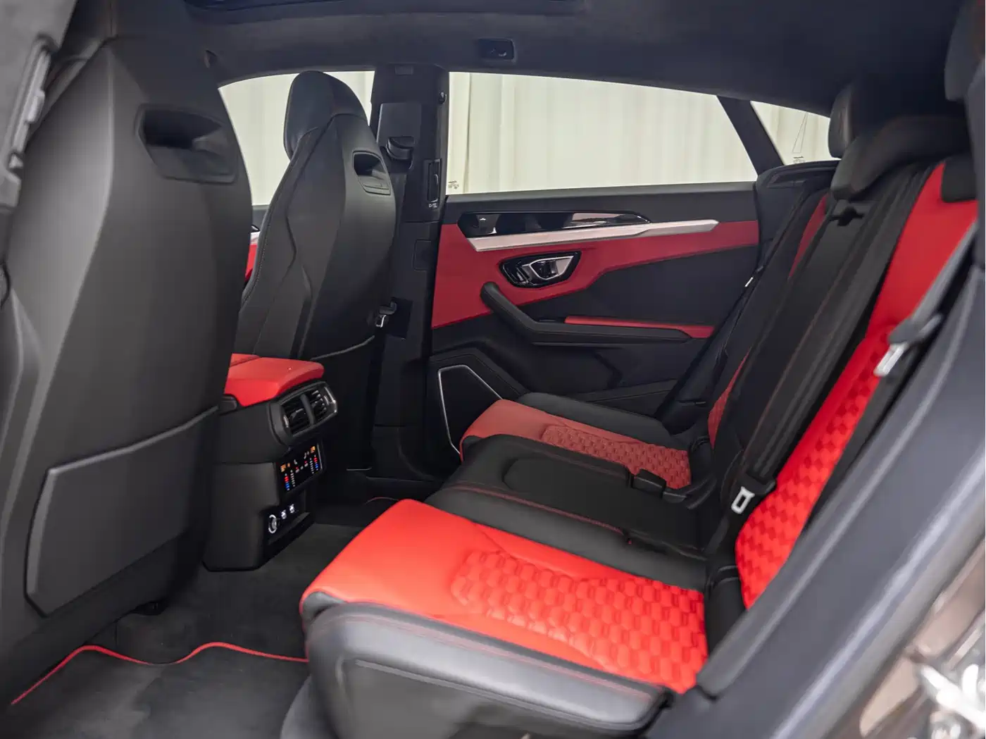 Фото 14 - Lamborghini Urus