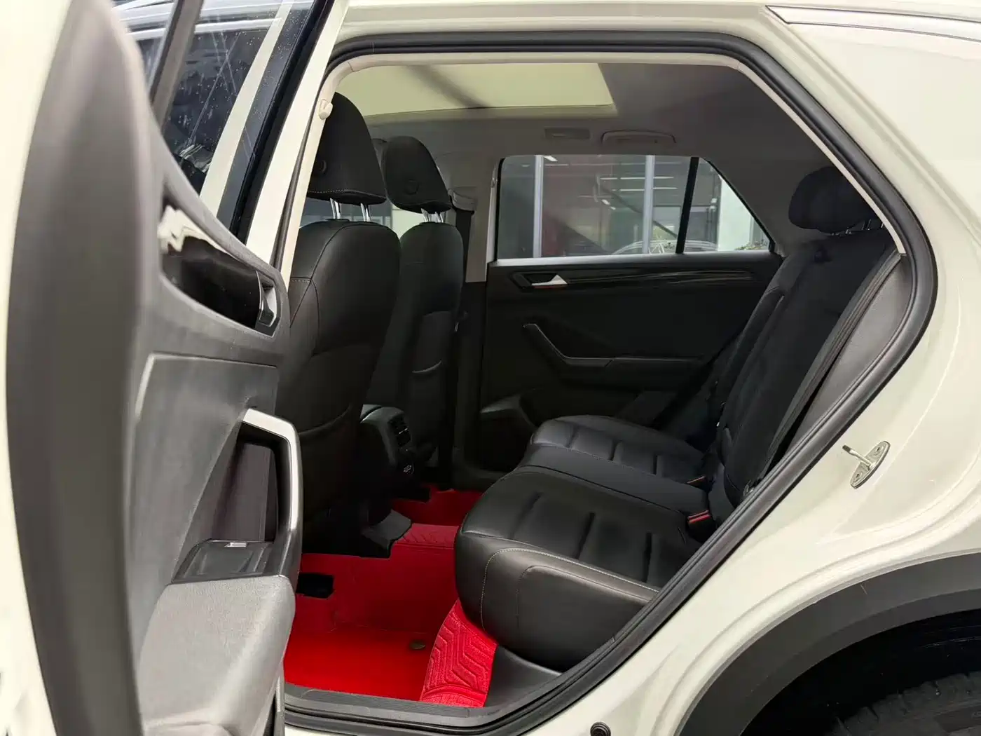 VOLKSWAGEN T ROC EXPLORING SONGS