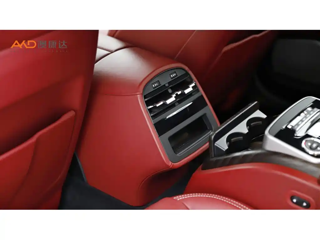 Фото 9 - Maserati Quattroporte