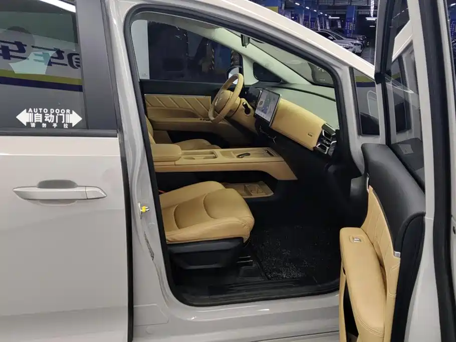Wuling Motors Xingguang 730 New Energy 2025 2025 Model Plug-in Hybrid Base Version