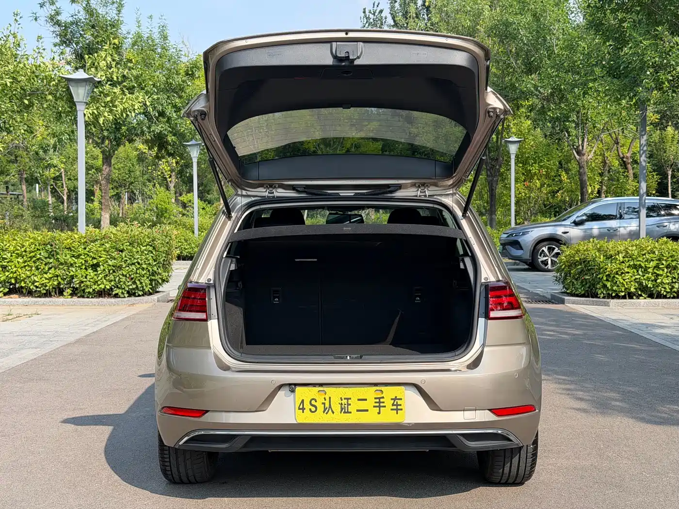 Фото 23 - Volkswagen Golf