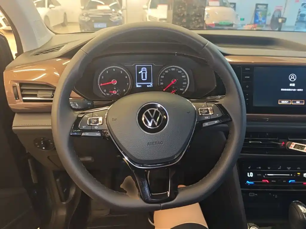Фото 11 - Volkswagen Tharu