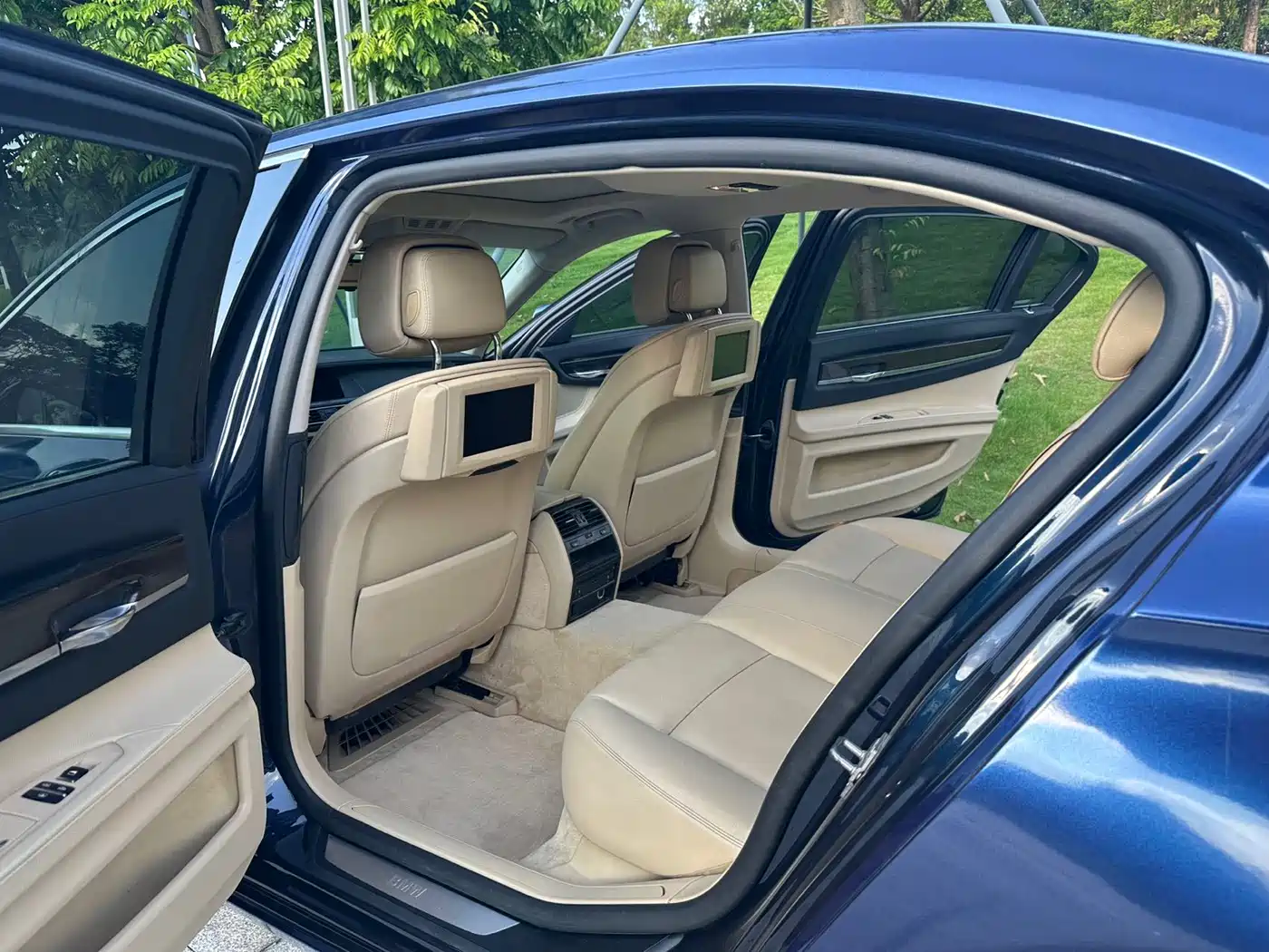 BMW 7 Series 2010 2009 730Li Luxury