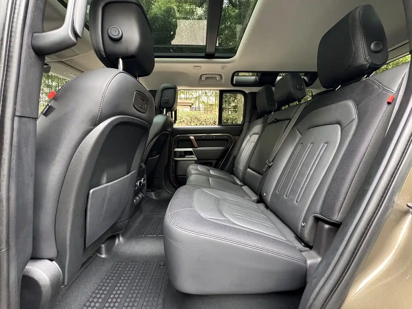 Land Rover Defender 2022 110 P400 X-DYNAMIC HSE фото 8