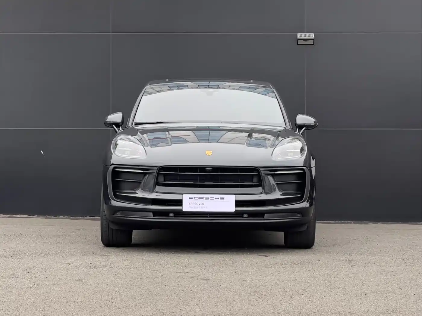 PORSCHE MACAN