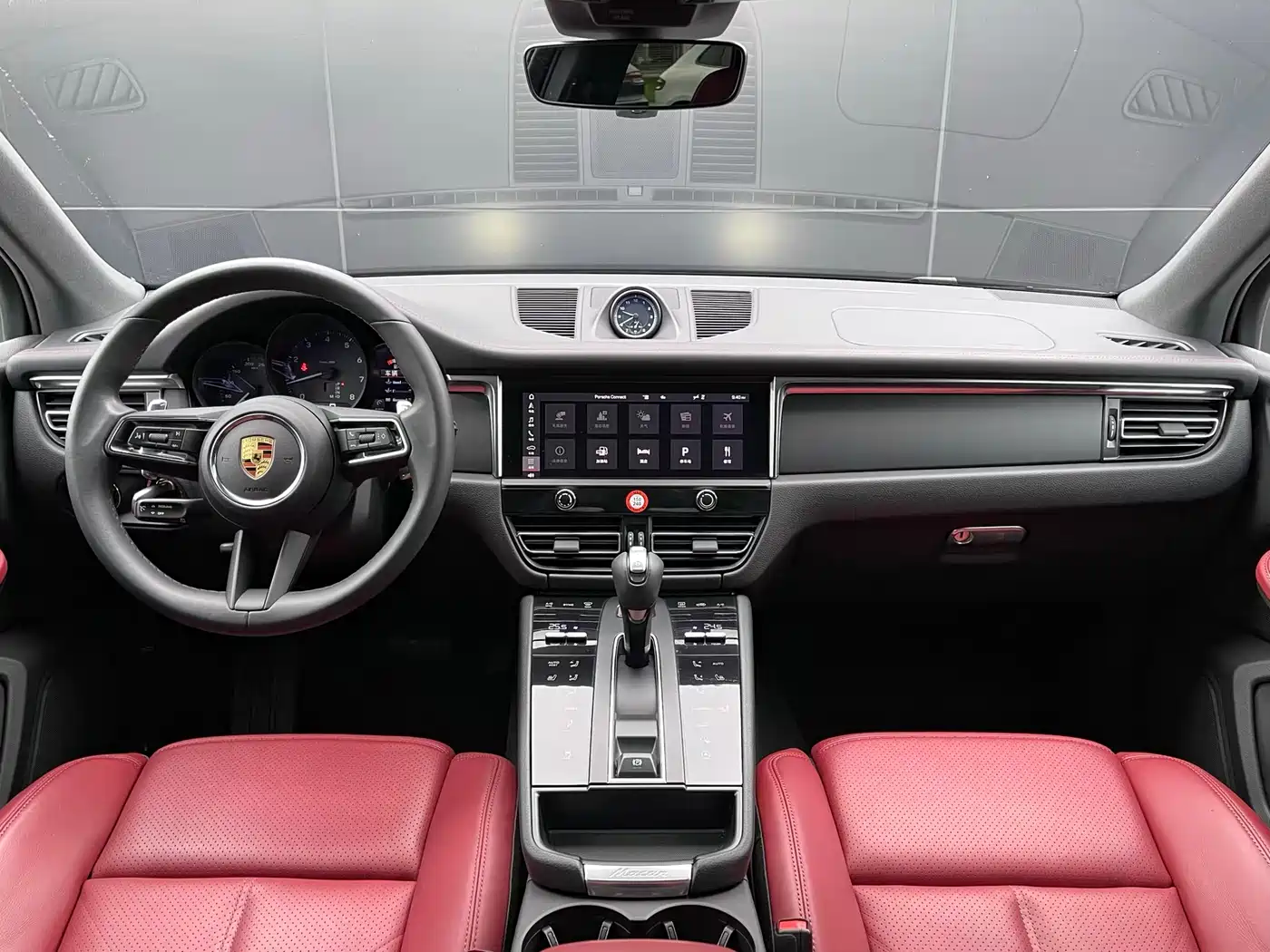 PORSCHE MACAN