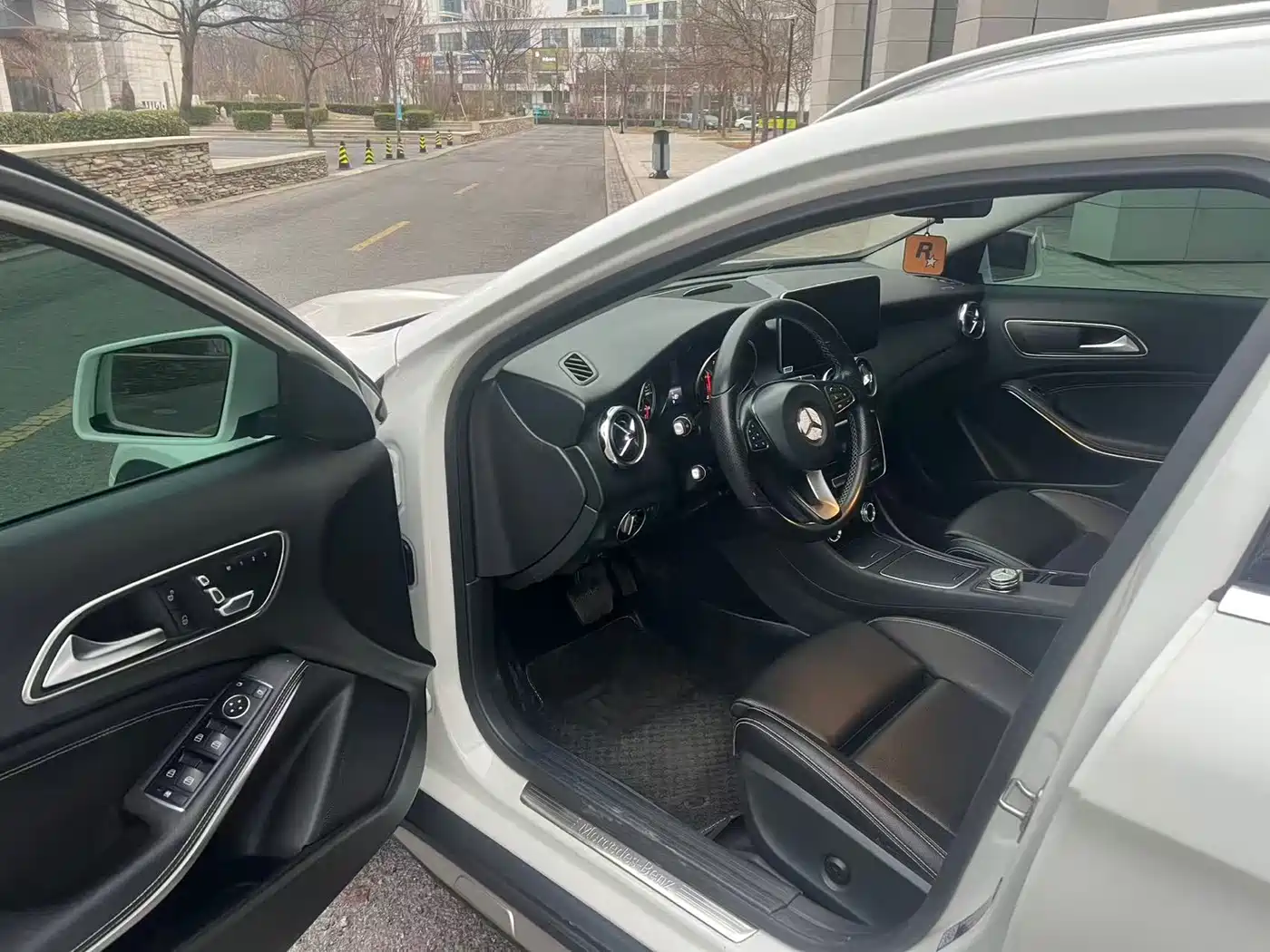 Mercedes-Benz GLA 2018 GLA 200 Dynamic фото 9