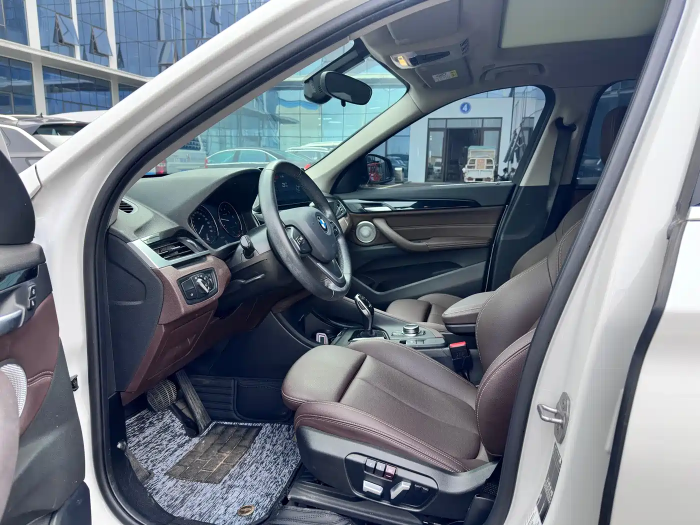 BMW X1 2022 sDrive20Li Fashion фото 6