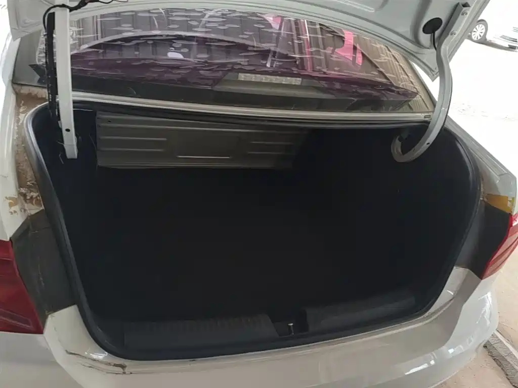 Volkswagen Jetta 2019 Dream Edition 1.4L Manual Fashion фото 19