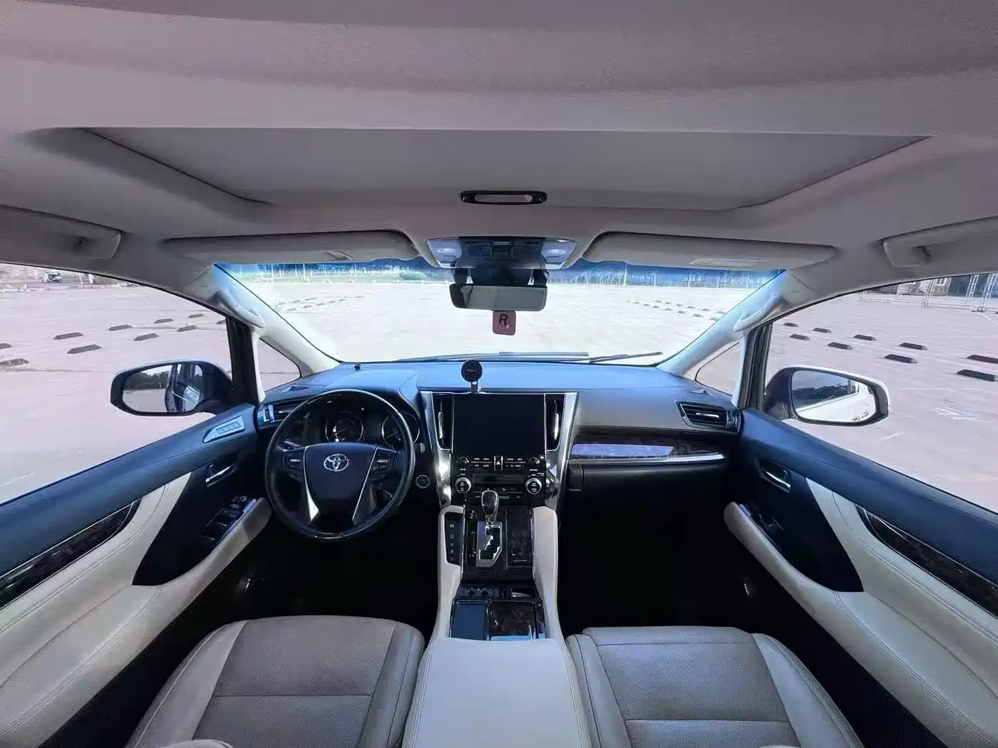 Toyota Alphard 2021 Hybrid 2.5L Premium фото 9