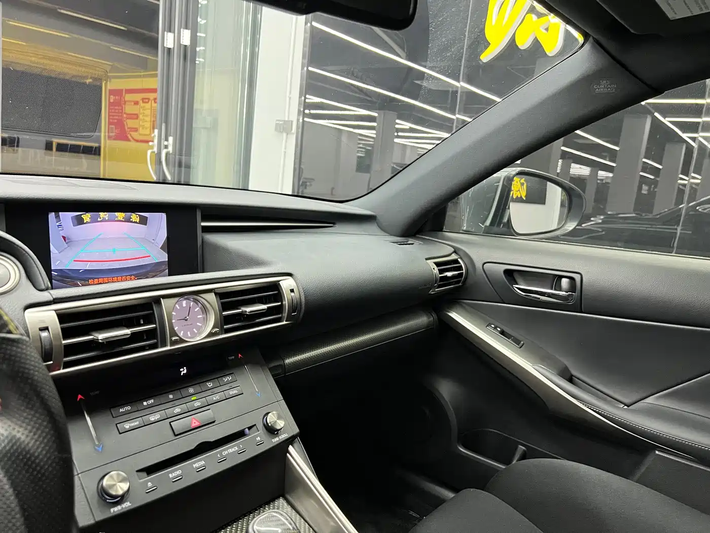 Lexus IS 2015 200t F SPORT фото 16