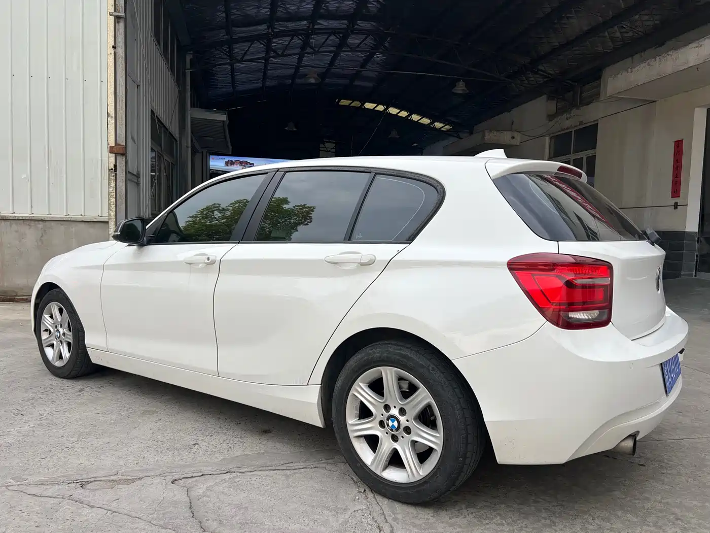 BMW 1 Series (Import) 2013 Facelift 116i Urban Model фото 5