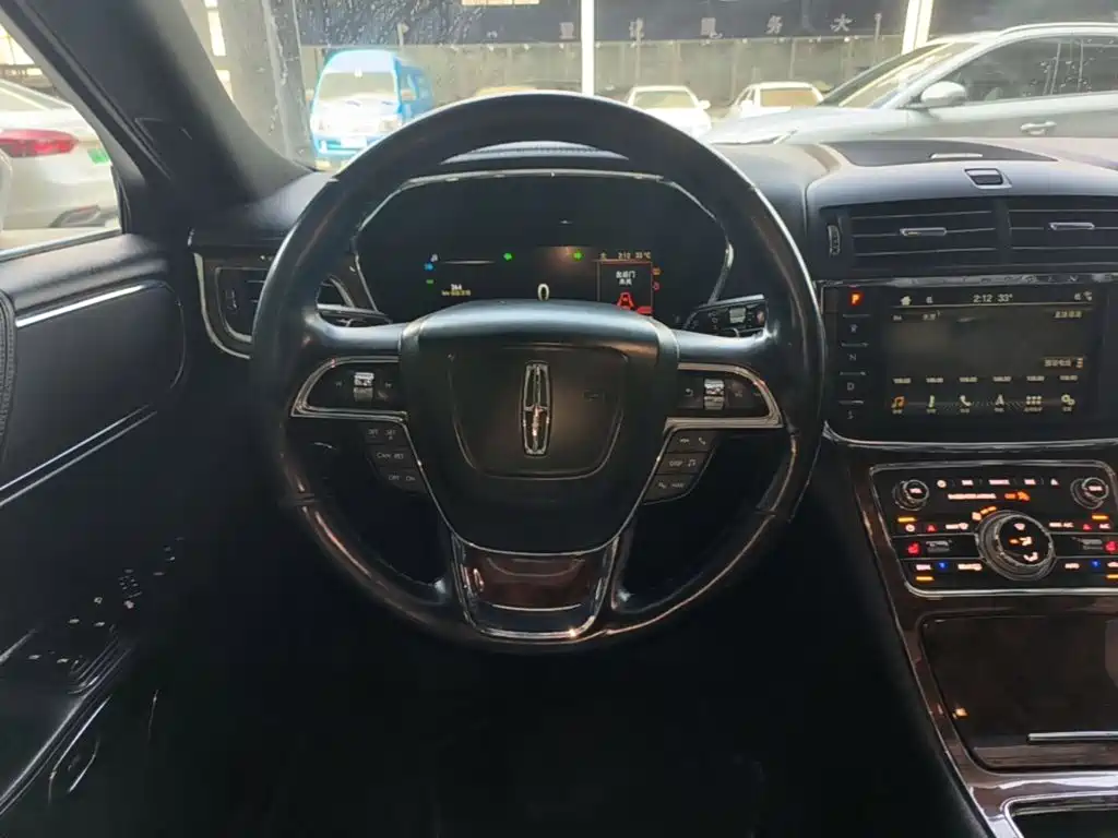 Photo 11 - Lincoln Continental