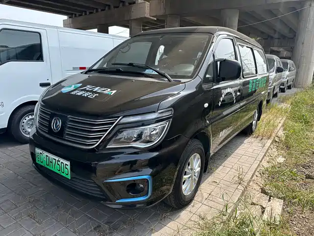 Forthing Lingzhi 客运版 尊享型 9座