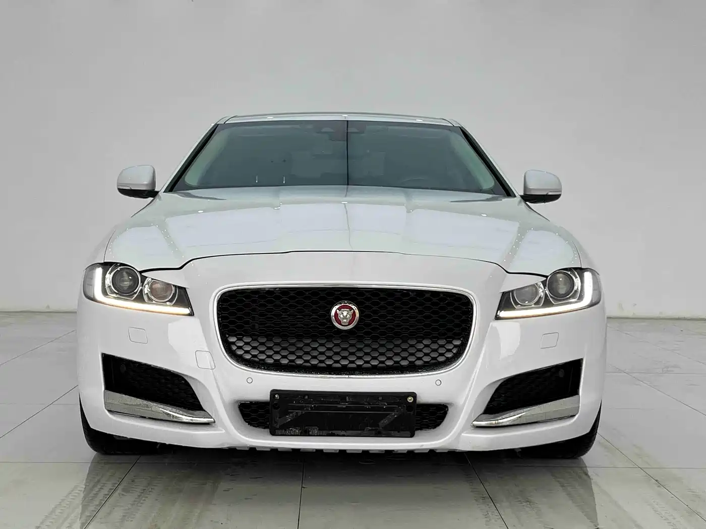 Jaguar XF 2016 2016 XF 2.0T 2WD Elegance Edition