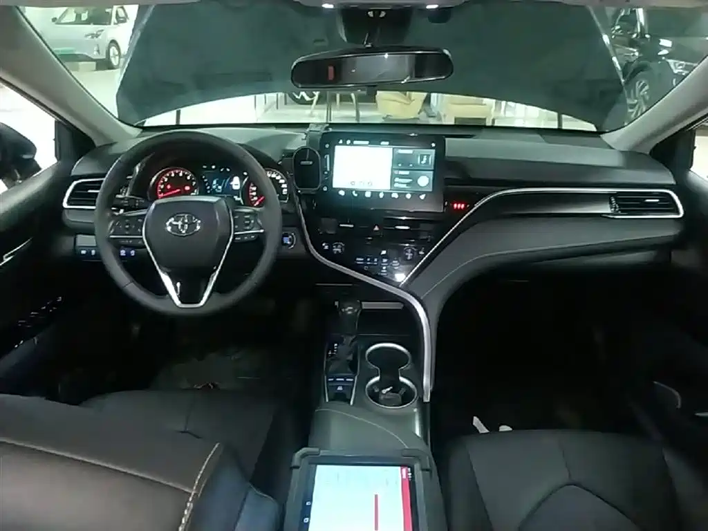 Toyota Camry 2023 2.0S Trend Edition фото 10