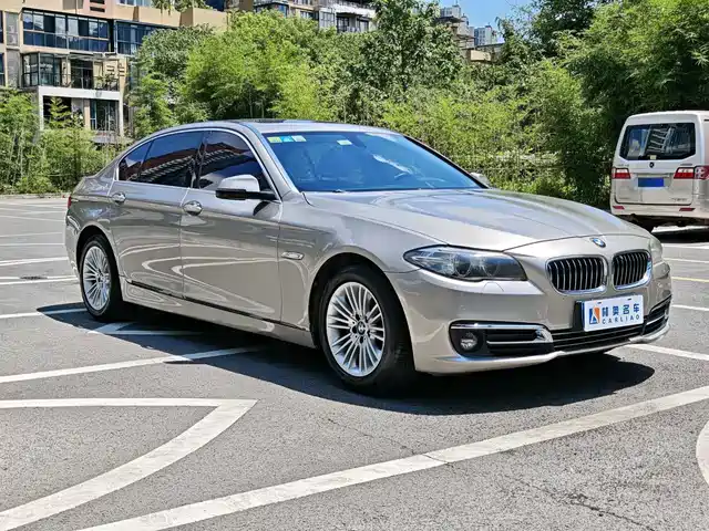 BMW 5 Series 2014 525Li Leading — фото 4