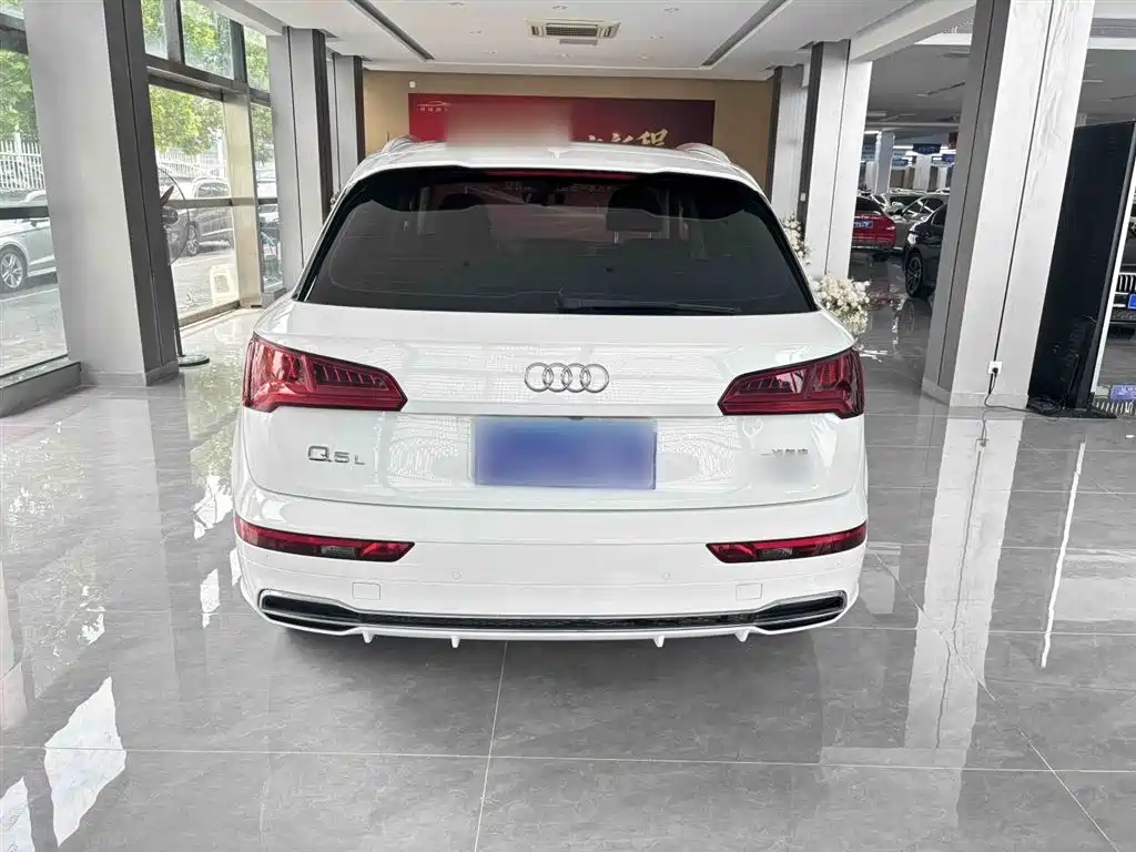 Audi Q5L 2020 Facelift 40 TFSI Honor Fashion фото 8