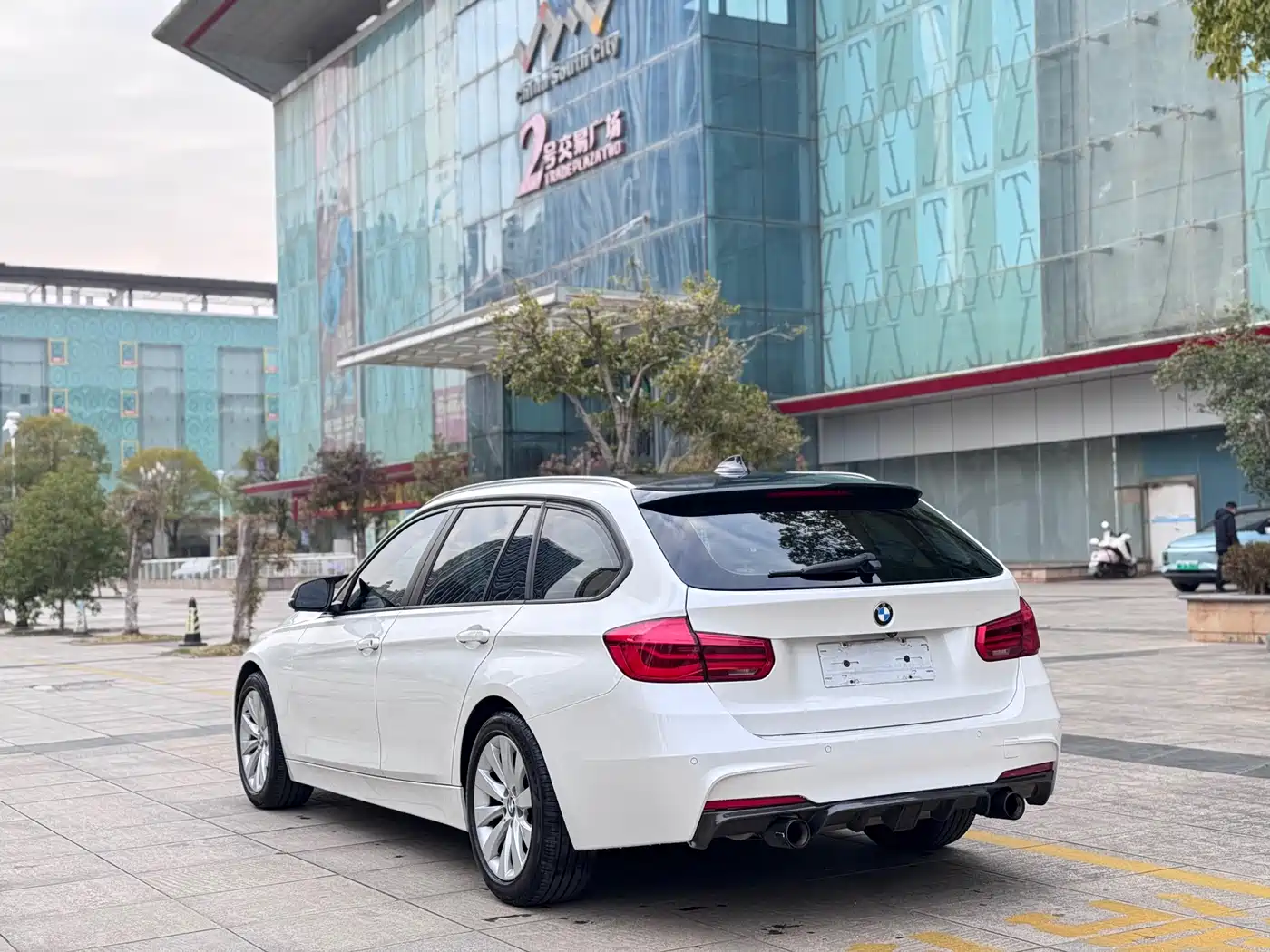 BMW 3 Series (Import) 2016 320i Fashion Wagon фото 4
