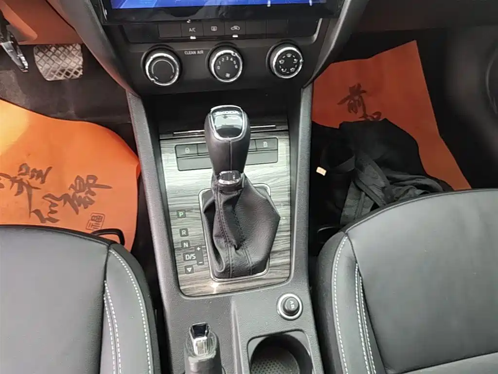 Škoda Octavia 2017 1.6L Automatic Smart Edition фото 14
