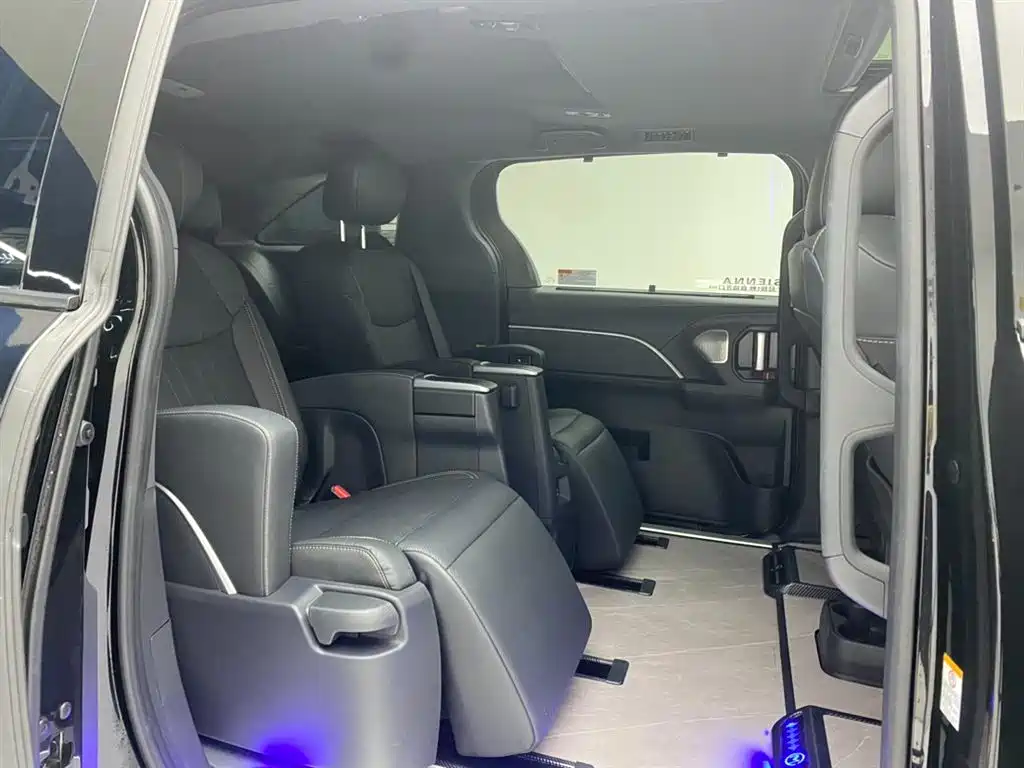 Toyota Sienna 2024 2.5L Hybrid Ultimate Premium Edition фото 21