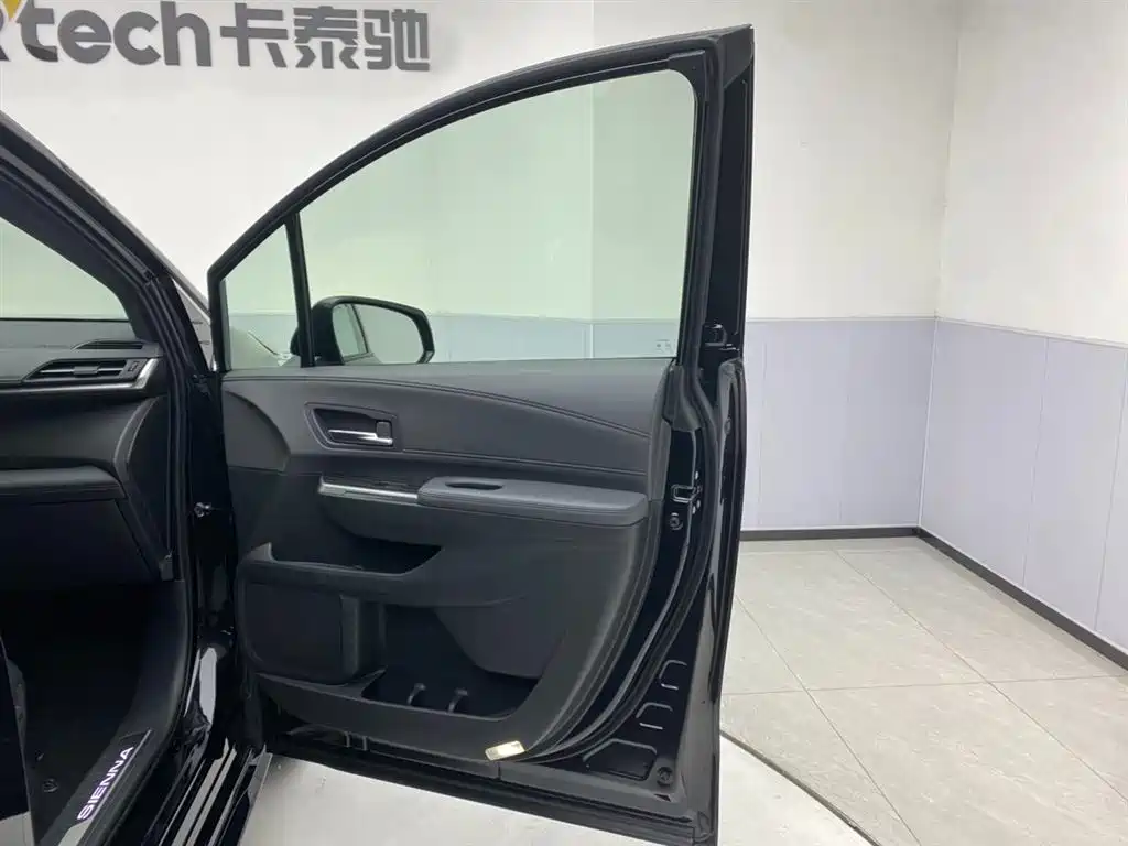Toyota Sienna 2024 2.5L Hybrid Ultimate Premium Edition фото 25